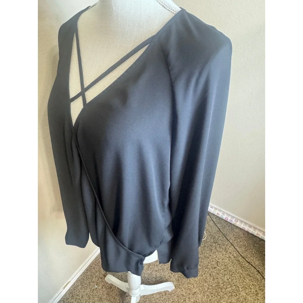 Belle Sky Black Blouse Criss Cross V-Neck Wrap Front Long Sleeve Career Medium